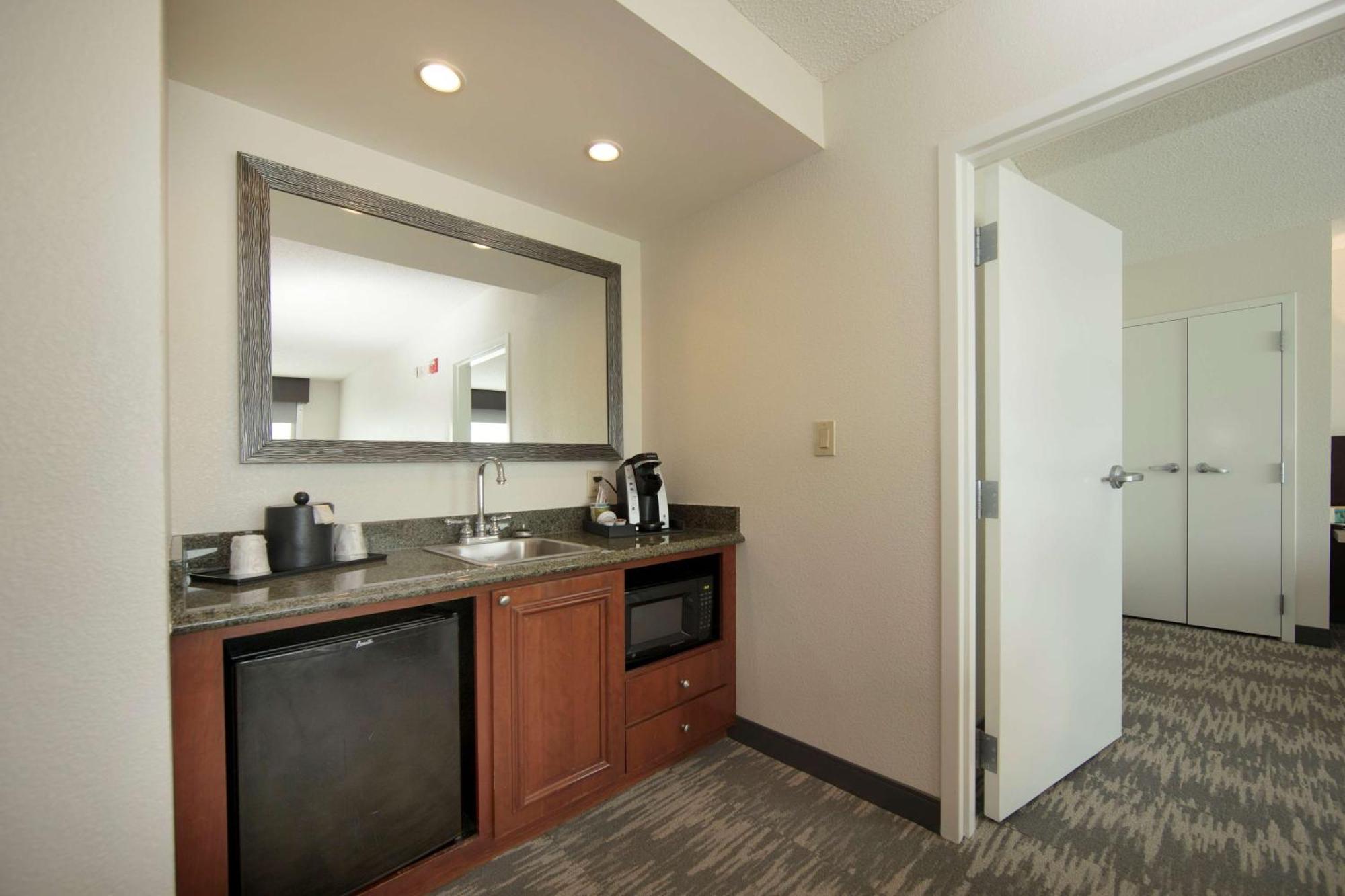 Courtyard By Marriott Athens Downtown Hotel Exterior photo